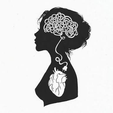 Silueta negra de una mujer con un cerebro en forma de cable entremezclado que termina en un enchufe que llega hasta el corazón. Representación de Inteligencia Emocional.